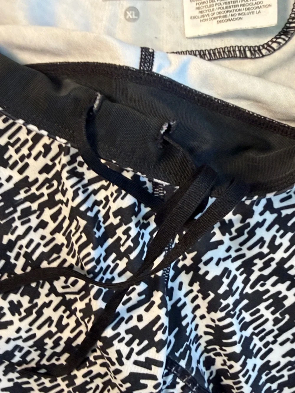 Nike Pronto Essential Running Cropped Leggings Black & White Pattern Size XL